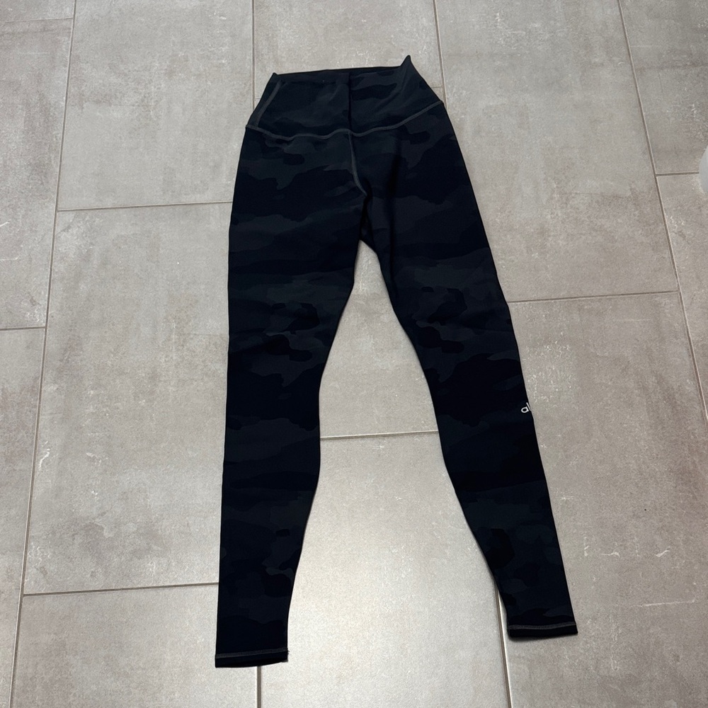ALO Yoga Black Camouflage Leggings